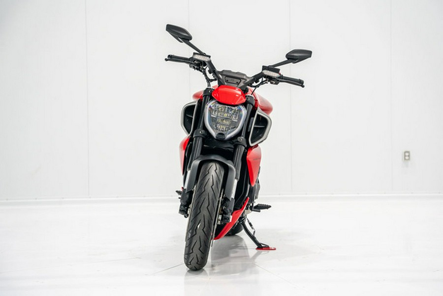 2024 Ducati Diavel V4 Red