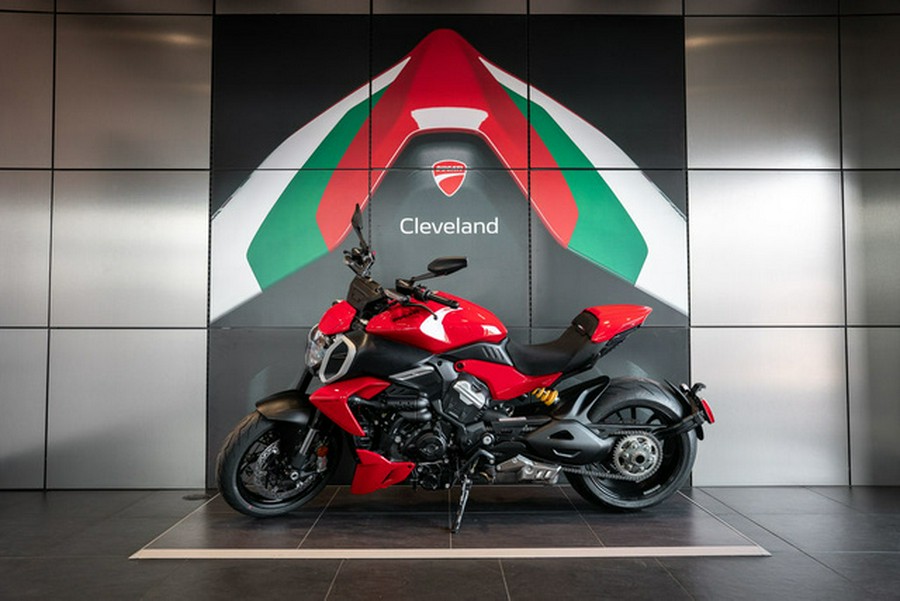 2024 Ducati Diavel V4 Red