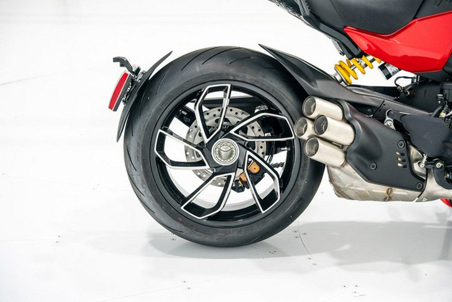 2024 Ducati Diavel V4 Red