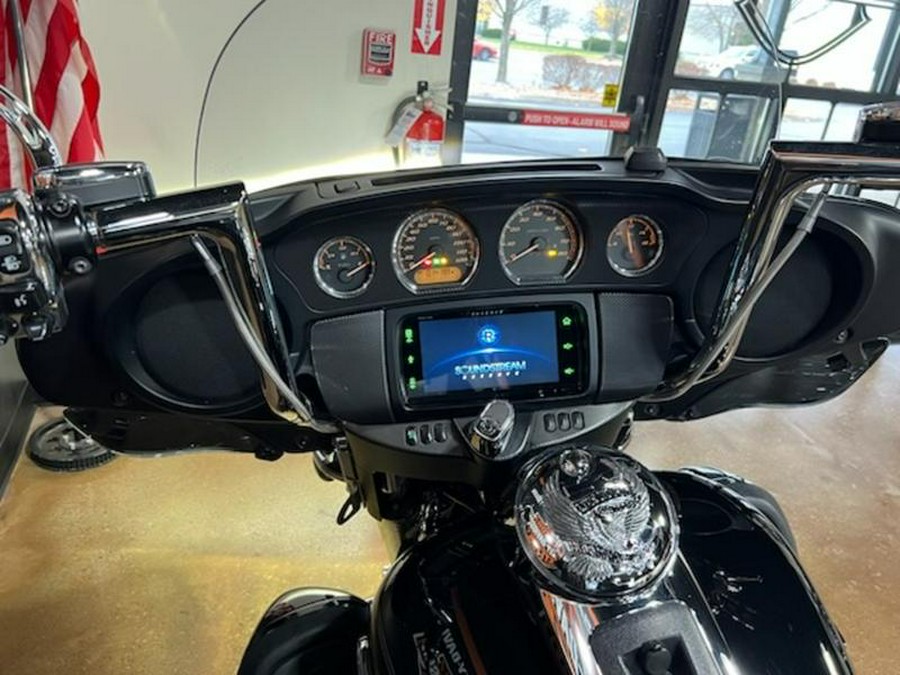 2017 Harley-Davidson® FLHTCU - Electra Glide® Ultra Classic®