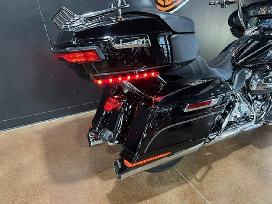 2017 Harley-Davidson® FLHTCU - Electra Glide® Ultra Classic®