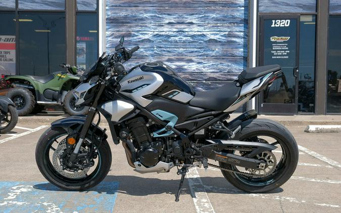 2025 Kawasaki ZR900SSFAN
