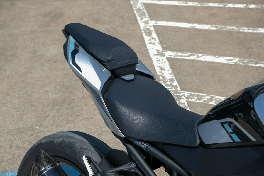 2025 Kawasaki ZR900SSFAN