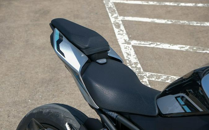 2025 Kawasaki ZR900SSFAN