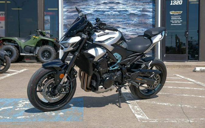 2025 Kawasaki ZR900SSFAN