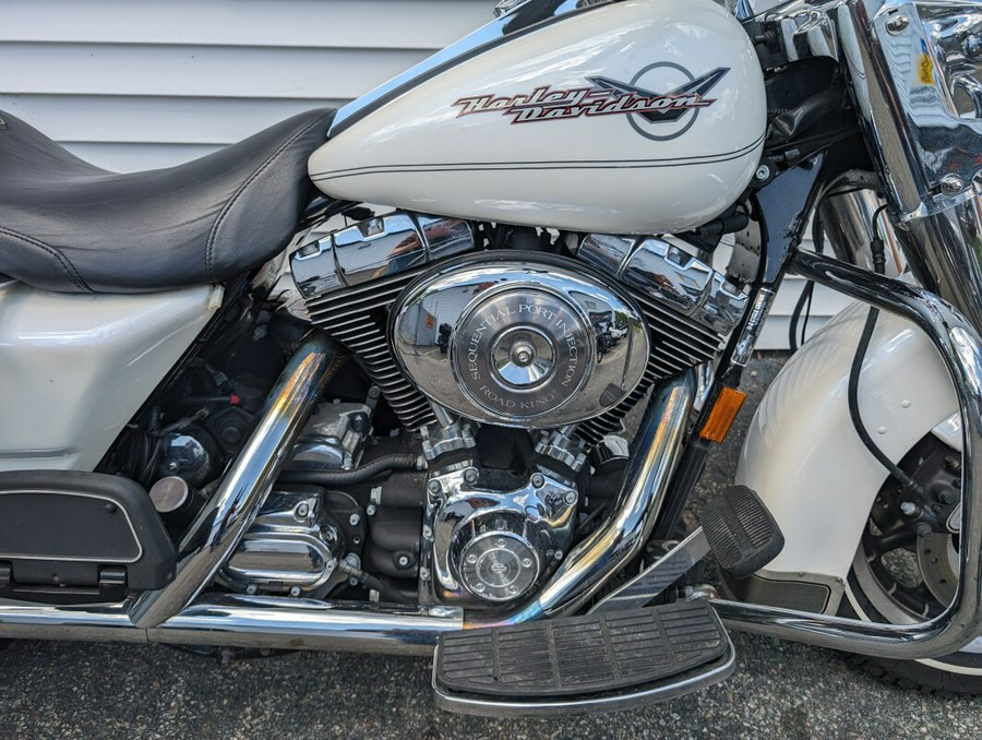 2005 Harley-Davidson Road King® Glacier White Pearl