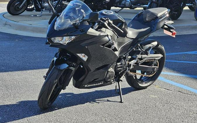 2020 Kawasaki Ninja® 400 ABS Spark Black/ Magnetic Dark Gray/ Phantom Blue