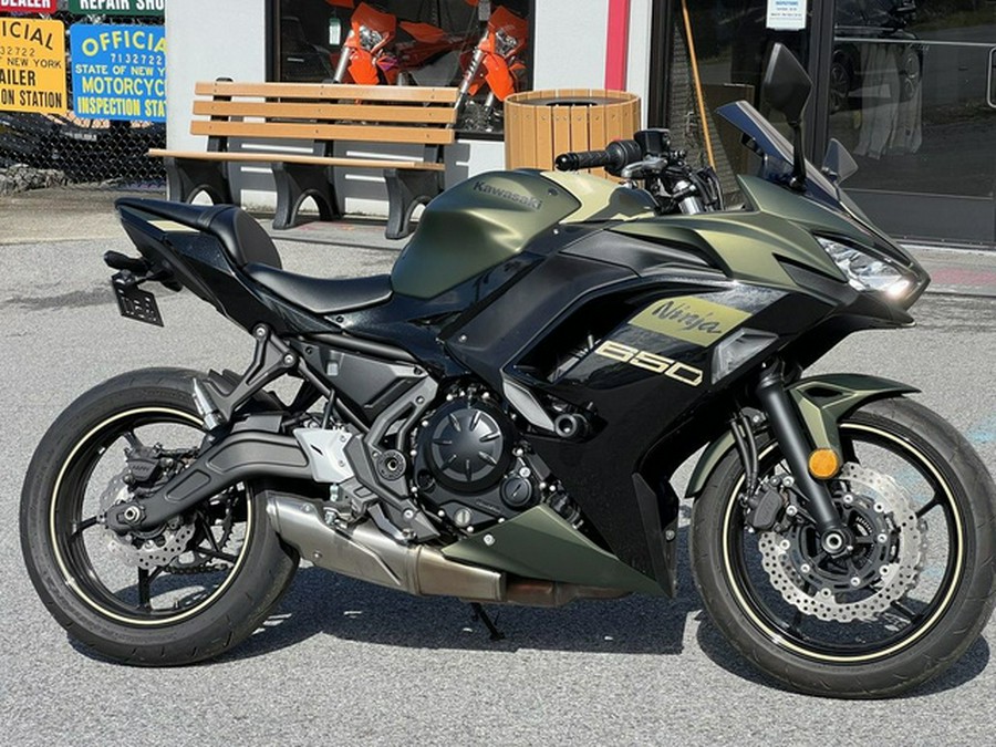 2024 Kawasaki Ninja 650 Metallic Covert Green/Metallic Spark Bl Metallic Covert GreenMetallic Spark B
