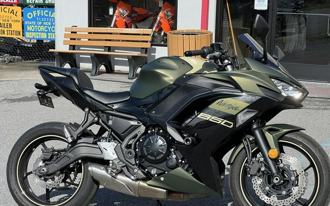 2024 Kawasaki Ninja 650 Metallic Covert GreenMetallic Spark B
