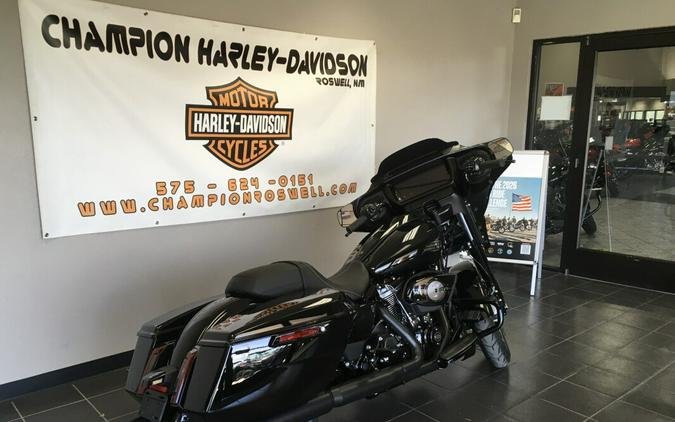 Street Glide®