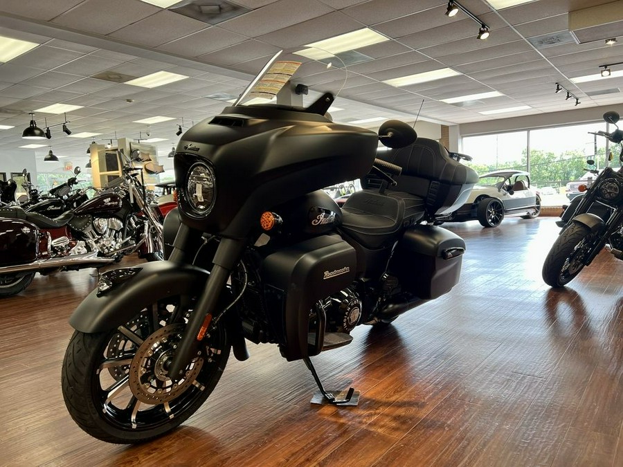 2023 Indian Motorcycle® Roadmaster® Dark Horse® Black Smoke