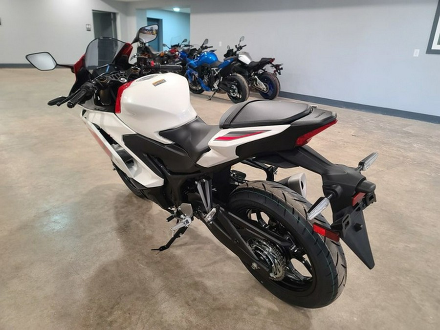 2026 Yamaha YZF R3 70Th Anniversary Edition