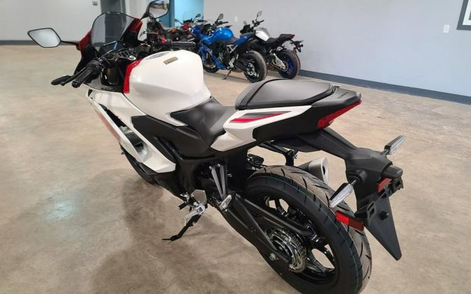 2026 Yamaha YZF R3 70Th Anniversary Edition