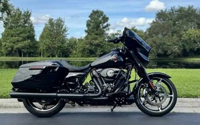 2025 Harley-Davidson FLHX - Street Glide