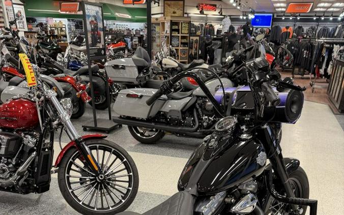 2015 Harley-Davidson® Softail Slim® Vivid Black