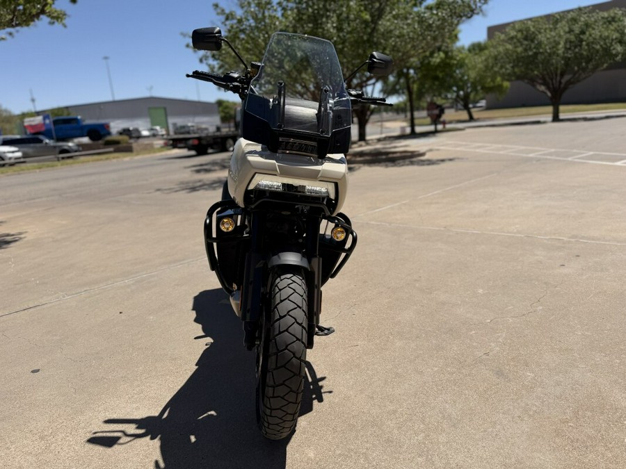 2022 Harley-Davidson® Pan America™ 1250 Special Fastback Blue/White Sand Pearl