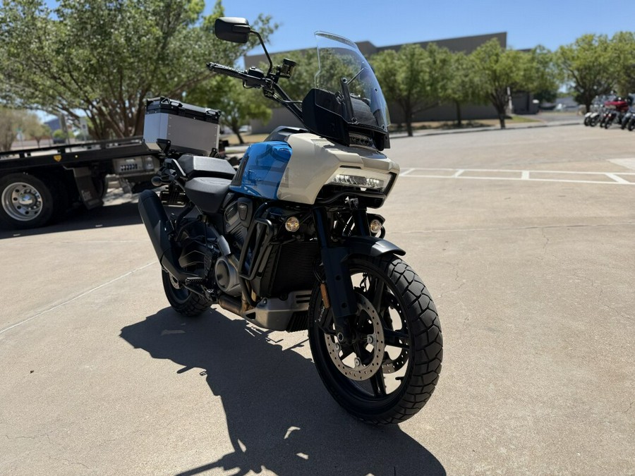2022 Harley-Davidson® Pan America™ 1250 Special Fastback Blue/White Sand Pearl