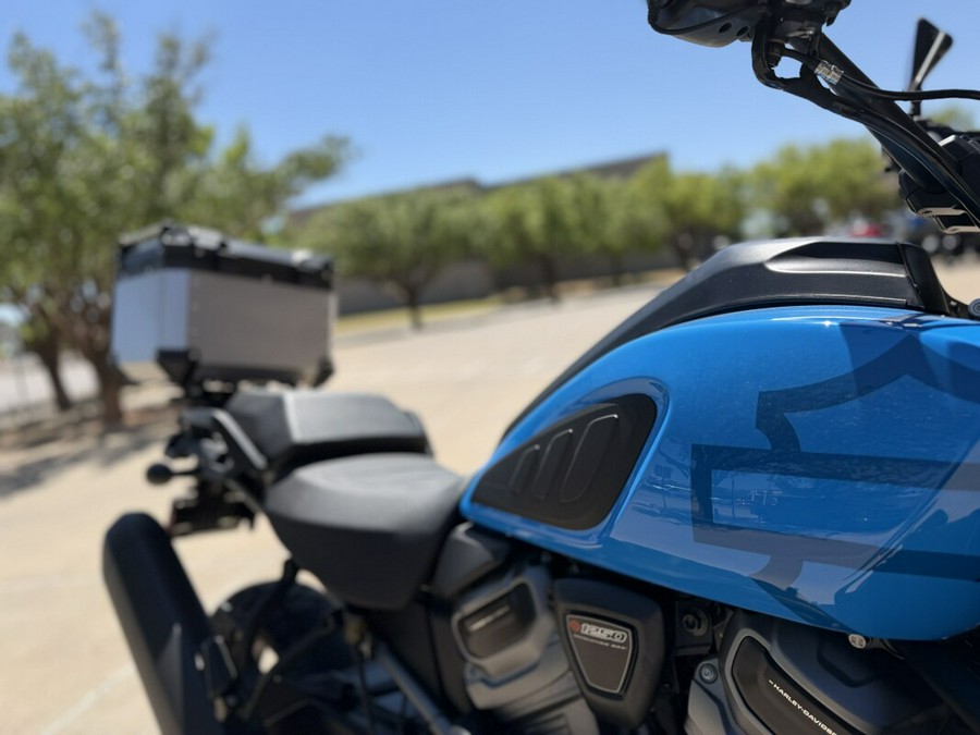 2022 Harley-Davidson® Pan America™ 1250 Special Fastback Blue/White Sand Pearl