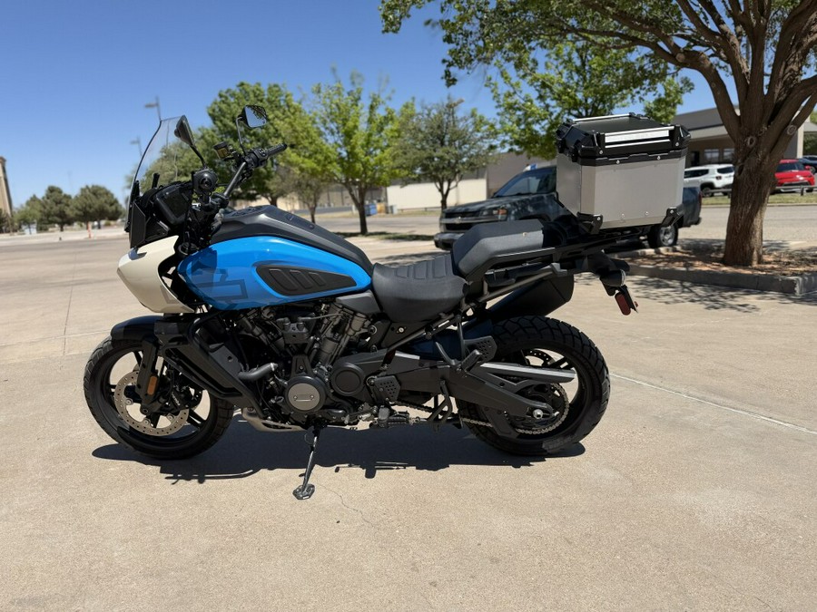 2022 Harley-Davidson® Pan America™ 1250 Special Fastback Blue/White Sand Pearl