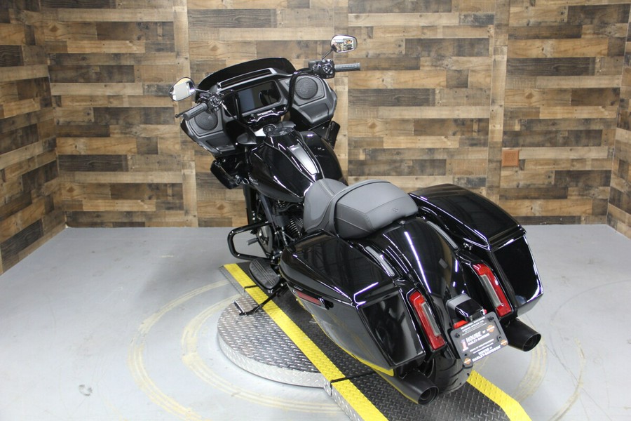 2024 Harley-Davidson Road Glide® Vivid Black - Black Finish