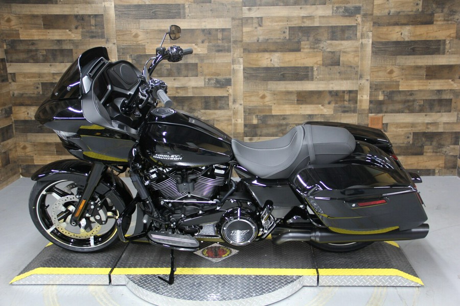 2024 Harley-Davidson Road Glide® Vivid Black - Black Finish