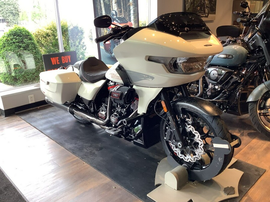 Harley-Davidson CVO™ Road Glide® ST 2024 FLTRXSTSE C9-24 Golden White Pearl