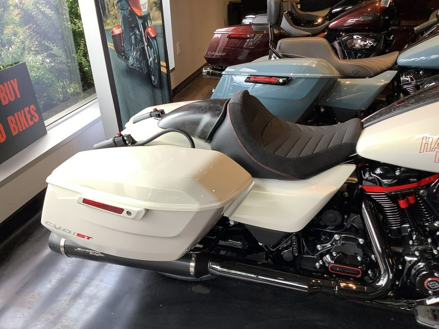 Harley-Davidson CVO™ Road Glide® ST 2024 FLTRXSTSE C9-24 Golden White Pearl