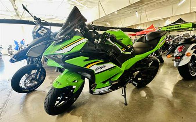 2025 Kawasaki Ninja 500 SE KRT Edition ABS