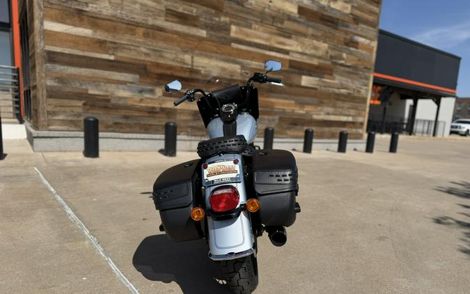 2024 Harley-Davidson® Heritage Classic Atlas Silver Metallic - Black Finish