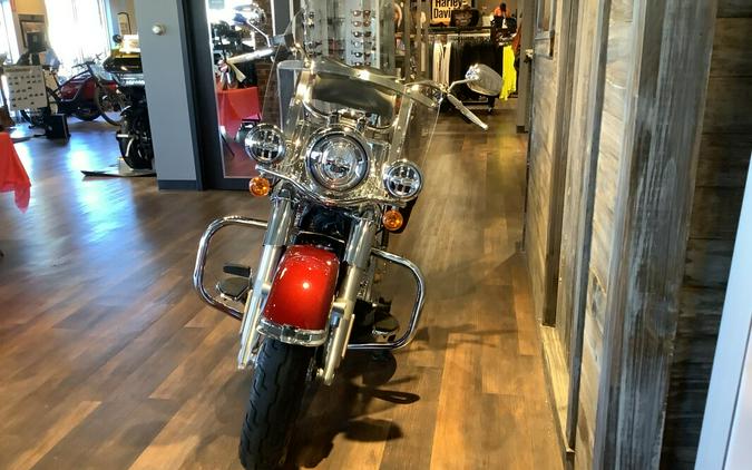 Harley-Davidson® Heritage Classic 2023 FLHCS U567-23 Heirloom Red Fade