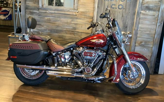 Harley-Davidson® Heritage Classic 2023 FLHCS U567-23 Heirloom Red Fade