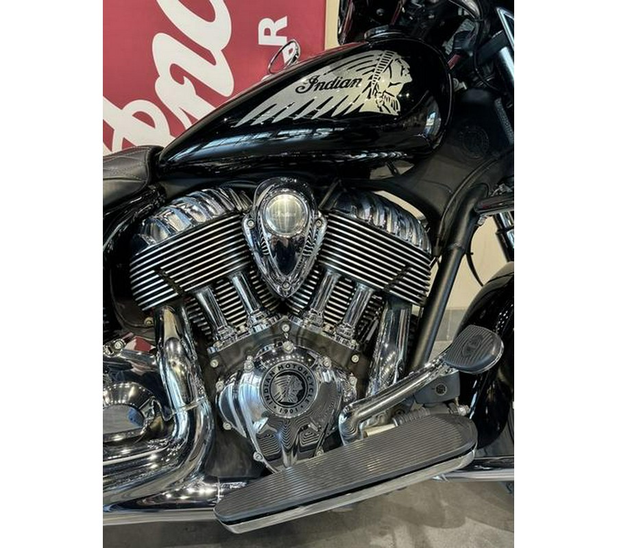 2017 Indian Motorcycle® Chieftain® Limited Thunder Black