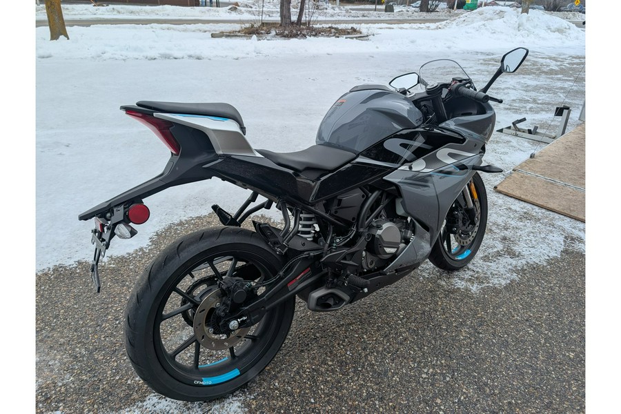 2023 CFMOTO 300 SS