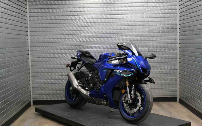 2026 YAMAHA YZF-R1