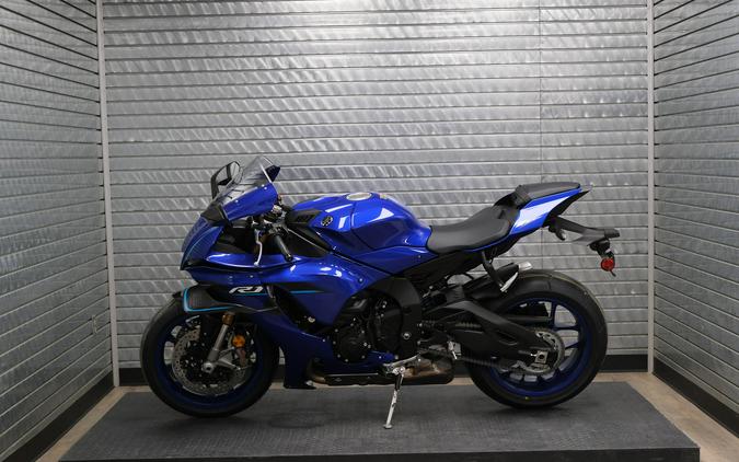 2026 YAMAHA YZF-R1
