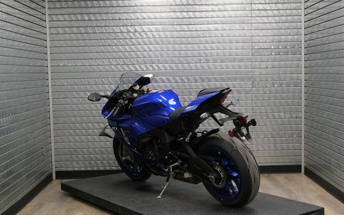 2026 YAMAHA YZF-R1