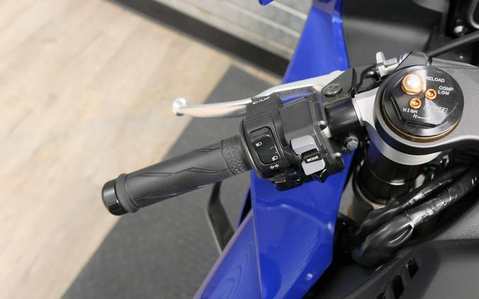 2026 YAMAHA YZF-R1
