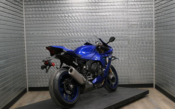 2026 YAMAHA YZF-R1