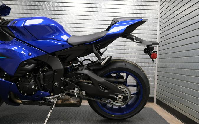 2026 YAMAHA YZF-R1