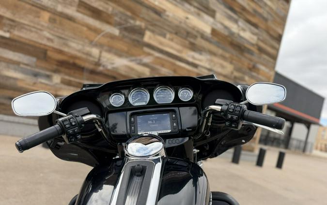 2014 Harley-Davidson® Ultra Limited Vivid Black