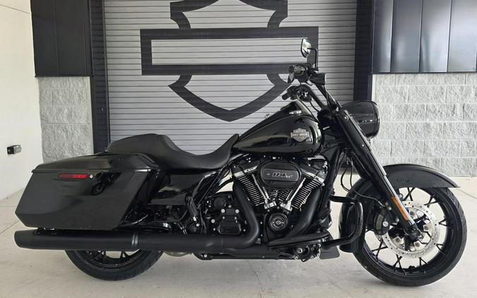 2024 Harley-Davidson® Road King® Special Vivid Black