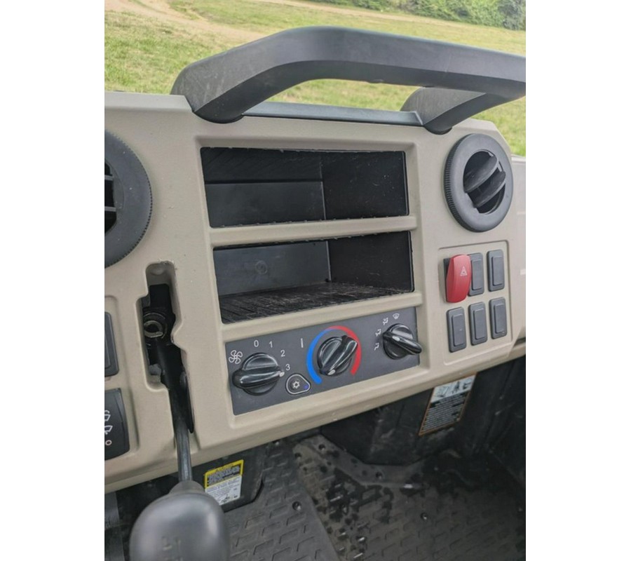 2024 John Deere Gator™ XUV835R Signature Edition
