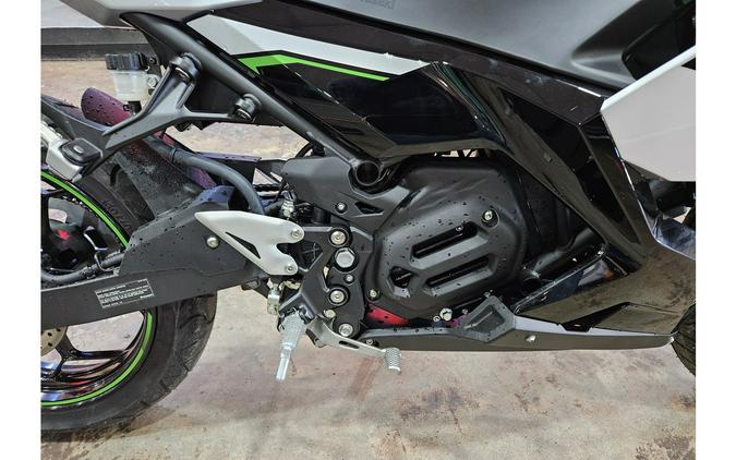 2024 Kawasaki Ninja® e-1 ABS