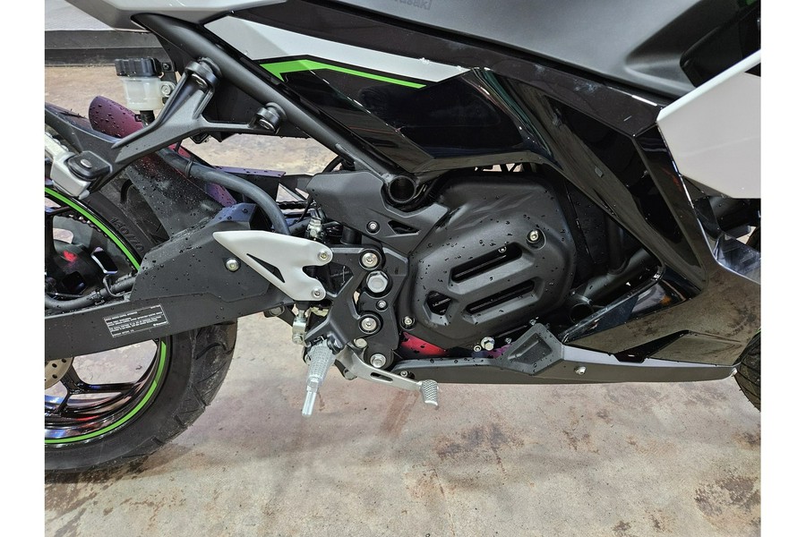 2024 Kawasaki Ninja® e-1 ABS