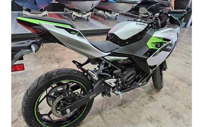 2024 Kawasaki Ninja® e-1 ABS