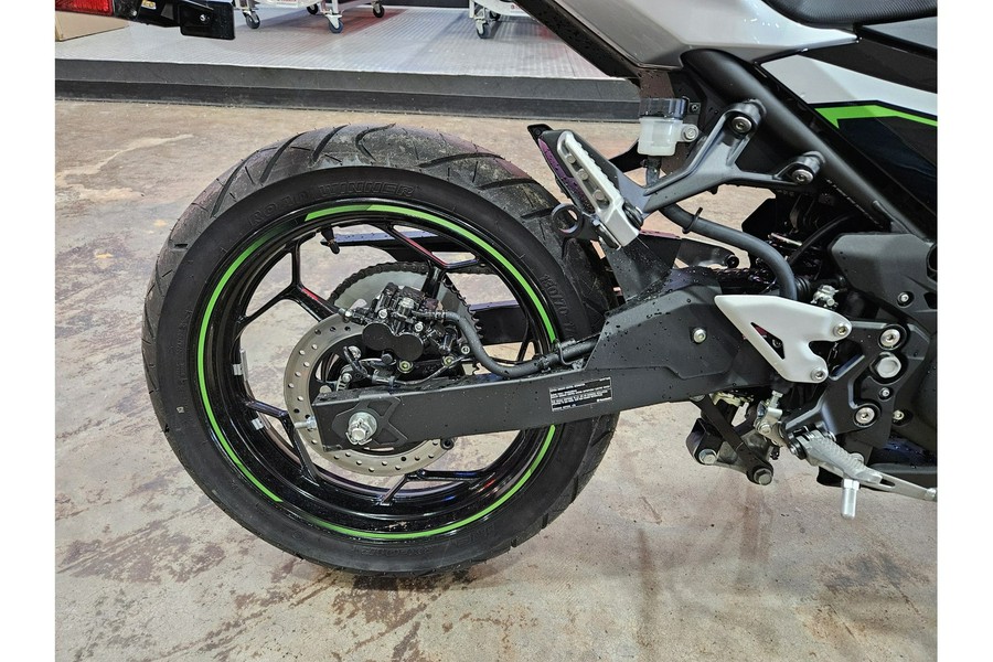 2024 Kawasaki Ninja® e-1 ABS