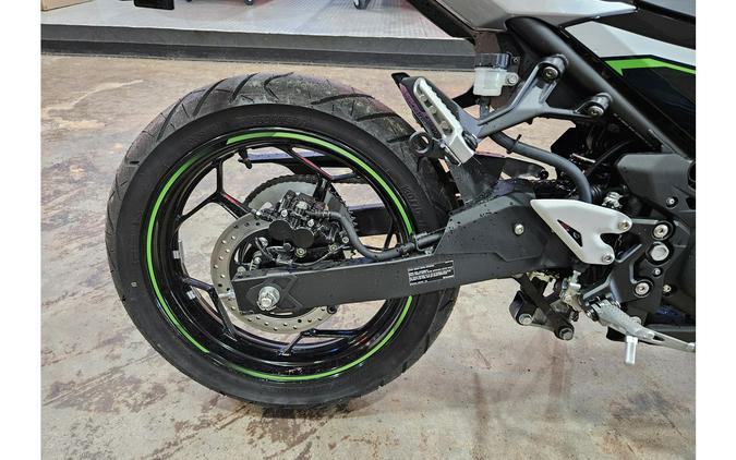 2024 Kawasaki Ninja® e-1 ABS