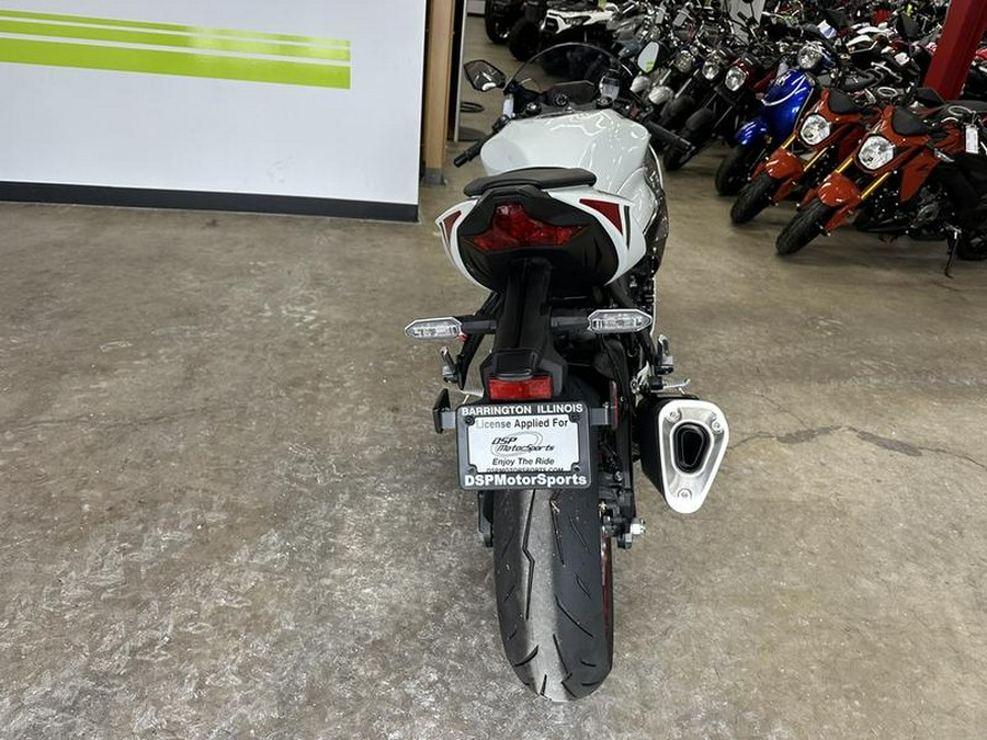 2024 Kawasaki Ninja® ZX™-6R Pearl Robotic White/Metallic Graphite Gray