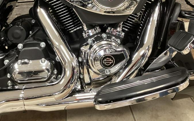 2026 Harley-Davidson® Street Glide® Dark Billiard Gray Chrome Trim