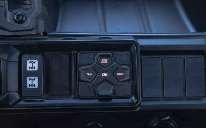 2026 Can-Am Defender 6X6 XT HD10